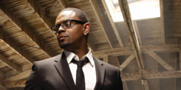 R&B singer Carl Thomas