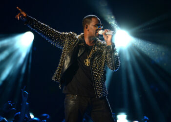 R Kelly releases new song "Tear It Up" featuring Future.