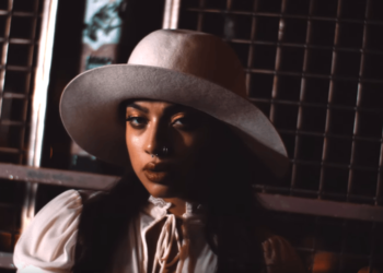 Kiana Lede "Heavy" music video