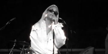 Paloma Ford Chrome In My Feelings acoustic performance