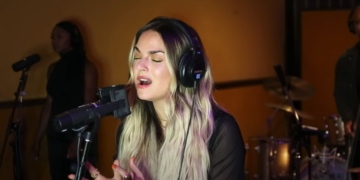 JoJo performs a cover of Maxwell's Pretty Wings