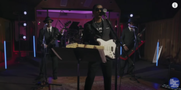 Jam & Lewis and Babyface perform He Don't Know Nothin' Bout It on The Tonight Show