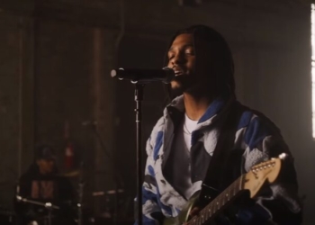 Tone Stith performs Devotion live