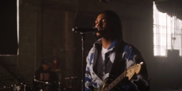Tone Stith performs Devotion live