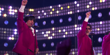Silk Sonic performs Loves' Train at 2022 Billboard Music Awards