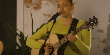 Mahalia In The Club acoustic