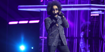 Maxwell performs at 2022 Billboard Music Awards