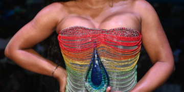 Kandi Burruss receives Humanitarian Award at 2022 Pure Heat Community Festival