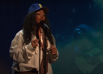 SZA performs "Blind" and "Shirt" on Saturday Night Live (SNL).
