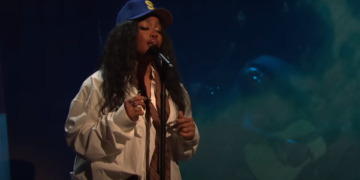 SZA performs "Blind" and "Shirt" on Saturday Night Live (SNL).