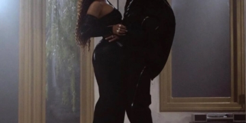 Chloe, Chris Brown How Does It Feel