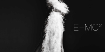 Mariah Carey E = MC2 album cover
