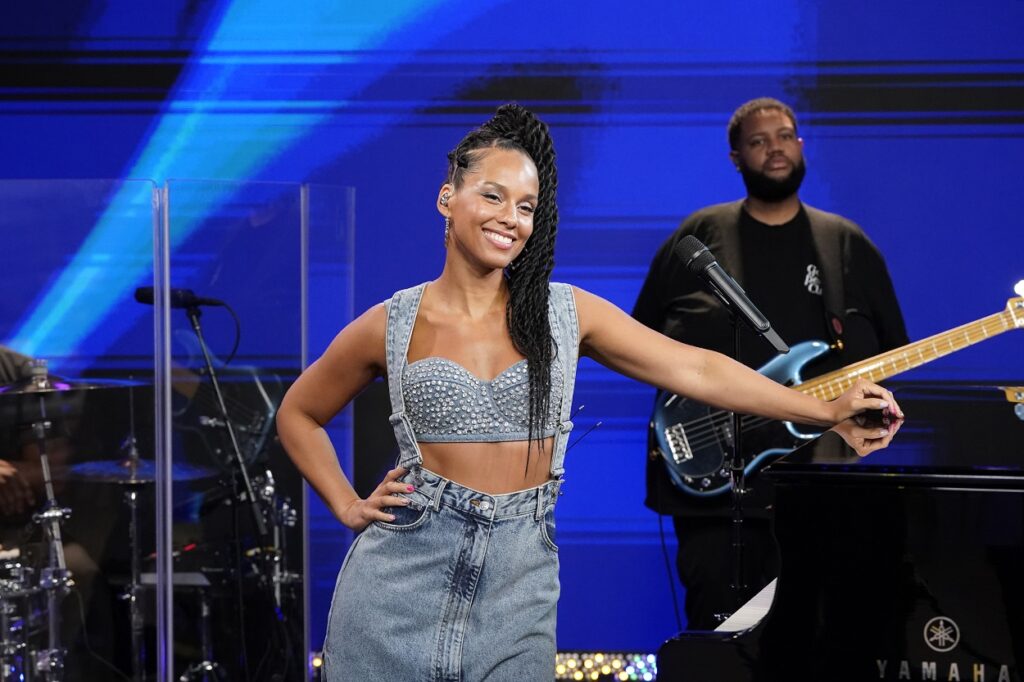 Alicia Keys announces her first-ever holiday album: 'I can't wait for you  to fall in love with it' - Good Morning America