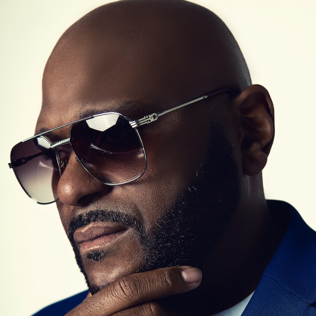 Ruben Studdard wearing sunglasses.