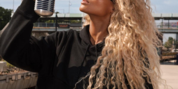 Ciara performing "Run It Up" for "From the Block"