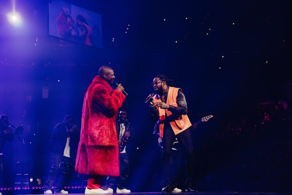 Usher and Raheem DeVaughn at Capital One Arena on night two of the Past Present Future Tour in DC.