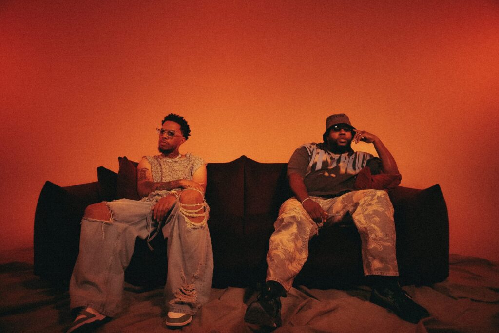 A photo of R&B singers ELHAE and Xavier Omär