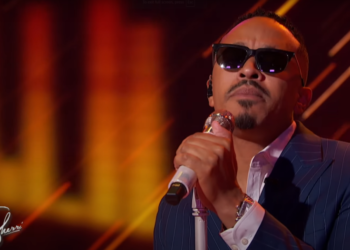 October London performs She Keeps Calling on the SHERRI show