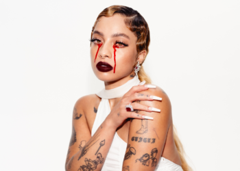 A photo of R&B singer Kiana Ledé