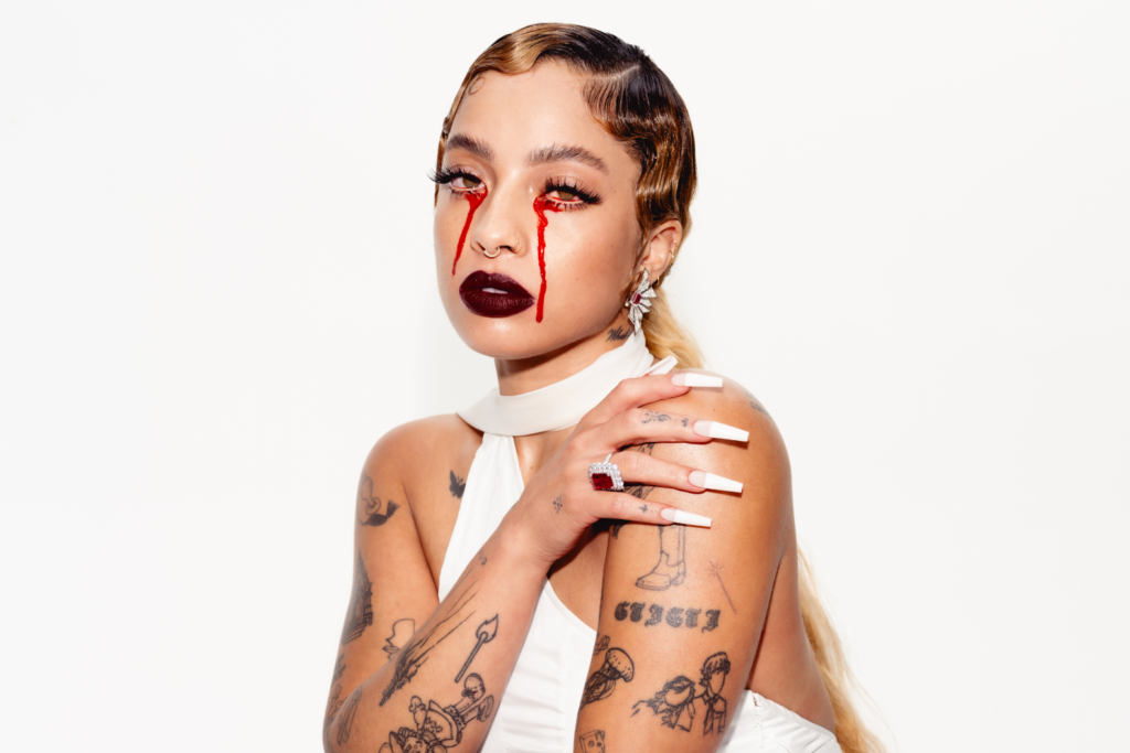 A photo of R&B singer Kiana Ledé