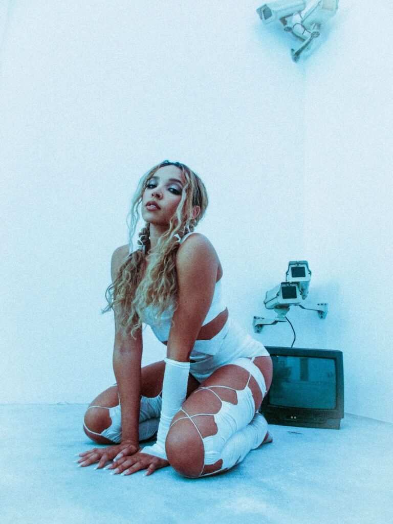 Tinashe in her "Cross That Line" music video