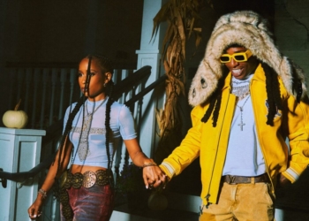 A photo of DeJ Loaf and Jacquees holding hands