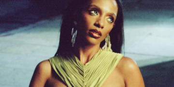 An image of singer Mereba: wearing a green top with earrings