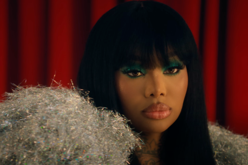 Summer Walker in her "Heart of a Woman" video.
