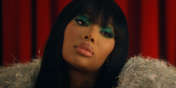 Summer Walker in her "Heart of a Woman" video.