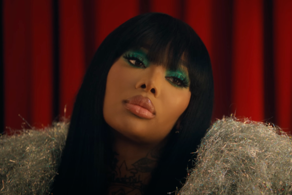 Summer Walker in her "Heart of a Woman" video.