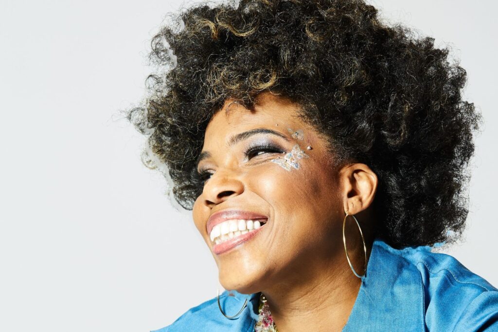 Macy Gray smiling