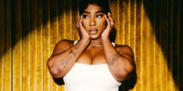 A photo of R&B singer Bee-B