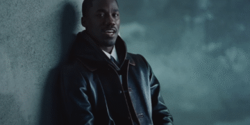 Givēon in his "Rather Be" music video.