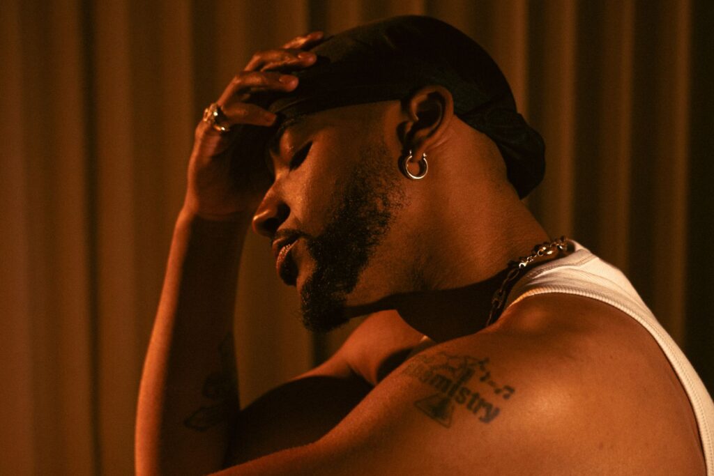 A photo actor and singer Algee Smith