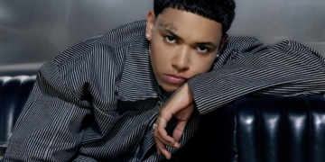 A photo of singer kwn