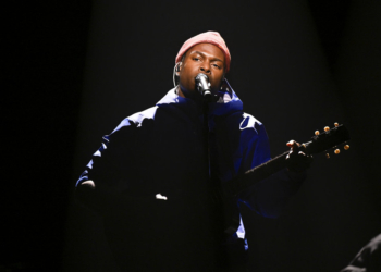 Daniel Caesar performs "Who Knows" on 'The Tonight Show Starring Jimmy Fallon.' (Photo Credit: Todd Owyoung/NBC)