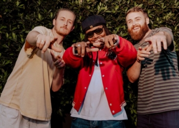 Leon Thomas and Disclosure. (Photo Credit: Nat Goldie)