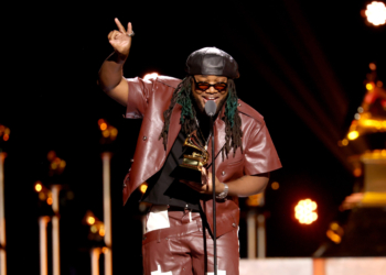 Leon Thomas accepts Best R&B Album for "MUTT" at 68th Grammy Awards. (Photo Credit: Matt Winkelmeyer / Getty for The Recording Academy)
