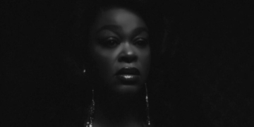 Jill Scott in her "Pressha" music video