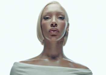 Naomi Sharon. (Photo Credit: Hugo Comte)